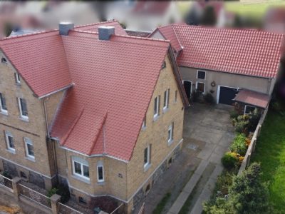 BAUUNTERNEHMEN MANFRED GRAFE - Dachdecker und Zimmerer - Dresden, Großenhain, Riesa, Meißen, Radebeul, Sachsen ||| Neueindeckung eines Wohnhauses mit Wirtschaftsgebäude, Plessa, 2022