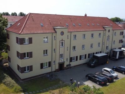 BAUUNTERNEHMEN MANFRED GRAFE - Putz- und Dämmarbeiten - Dresden, Großenhain, Riesa, Meißen, Radebeul, Sachsen ||| Fassadensanierung inkl. WDVS sowie Neueindeckung eines MFH in Radebeul, 2013